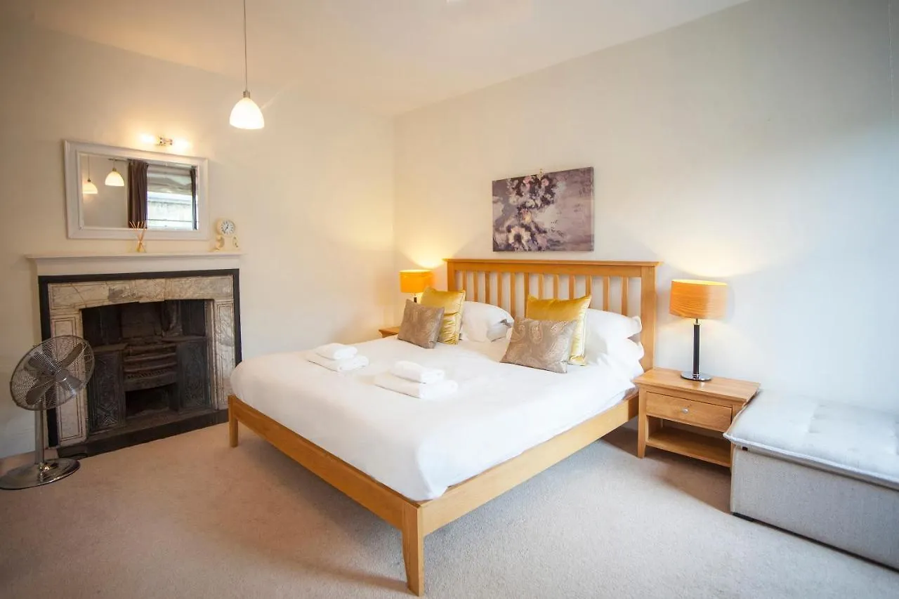 Stunning Spacious Central Apartment Near Parade Gardens Bath