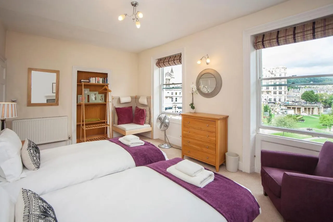 Stunning Spacious Central Apartment Near Parade Gardens Bath